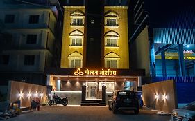 Golden Oasis Suites